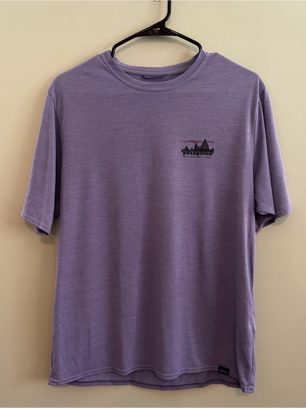Patagonia Men’s M Capilene Cool Daily Graphic Shirt Purple